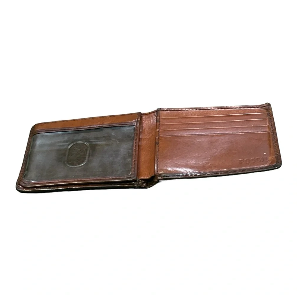 Fossil Men’s Leather Wallet.